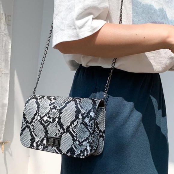 Snakeskin crossbody bag - Picture 3 of 3